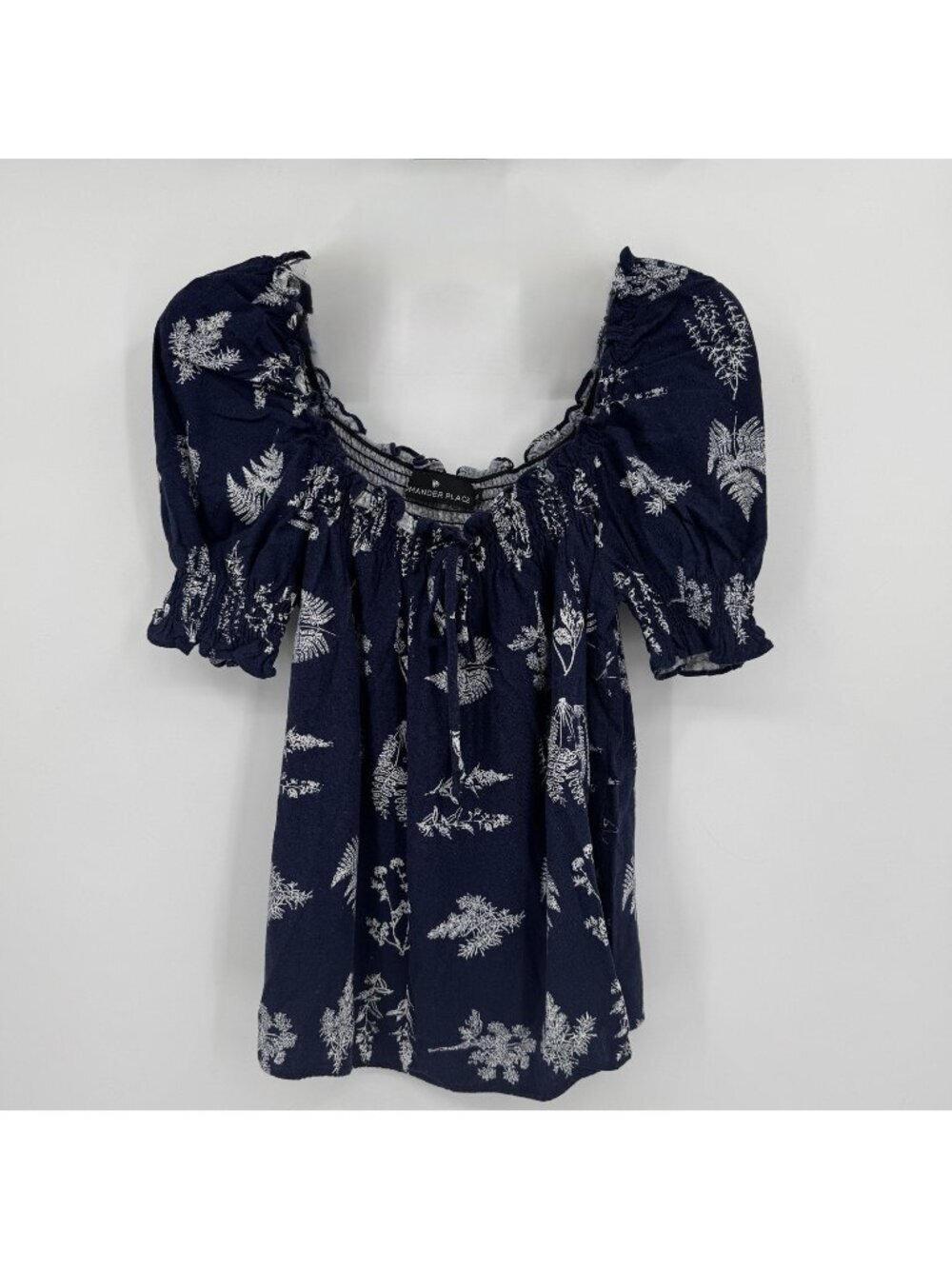 Pomander Place by Tuckernuck Navy Botanical Beaufort Esme Top size XS